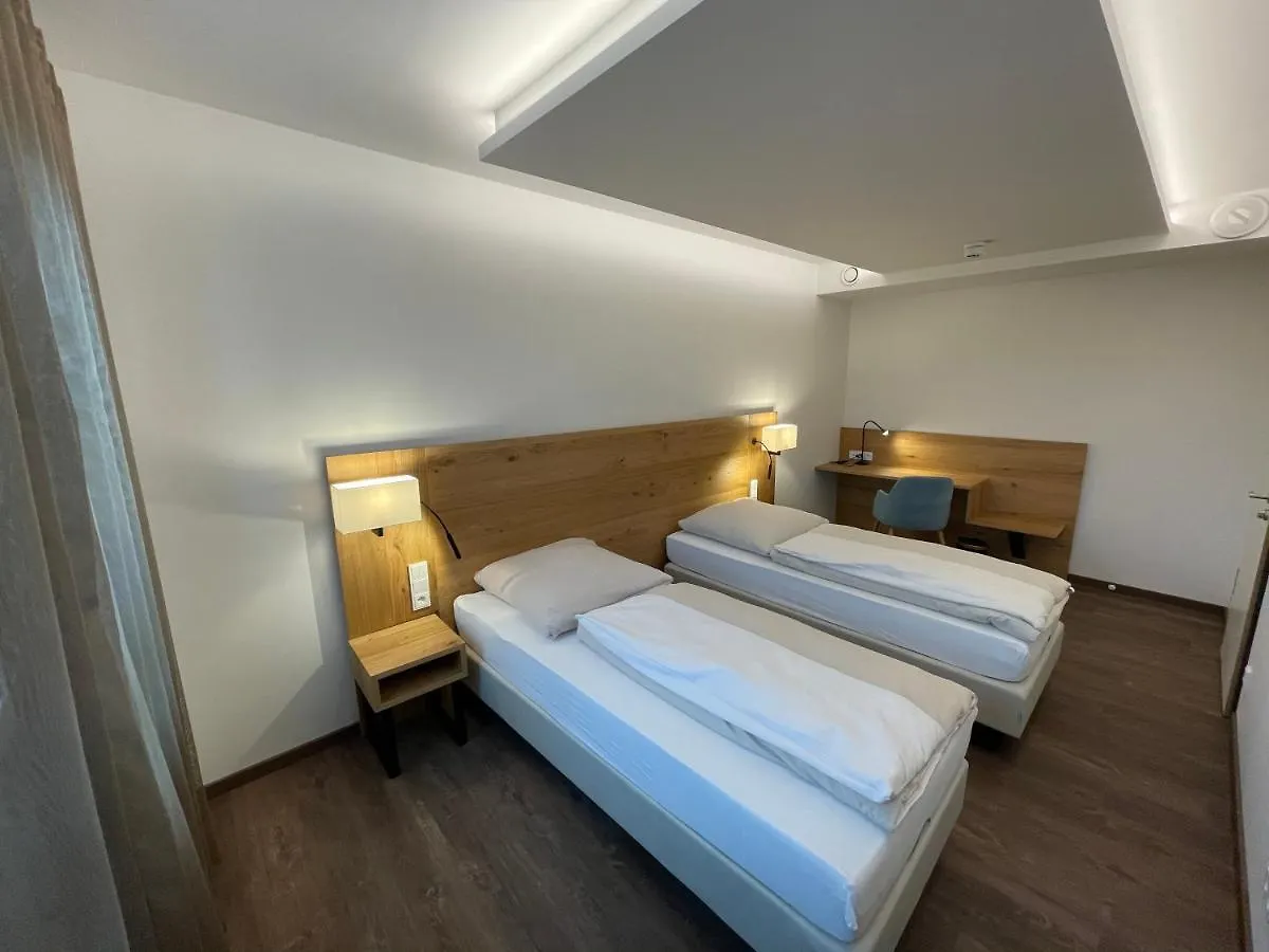 Hotel Poellners Petershausen 3*,